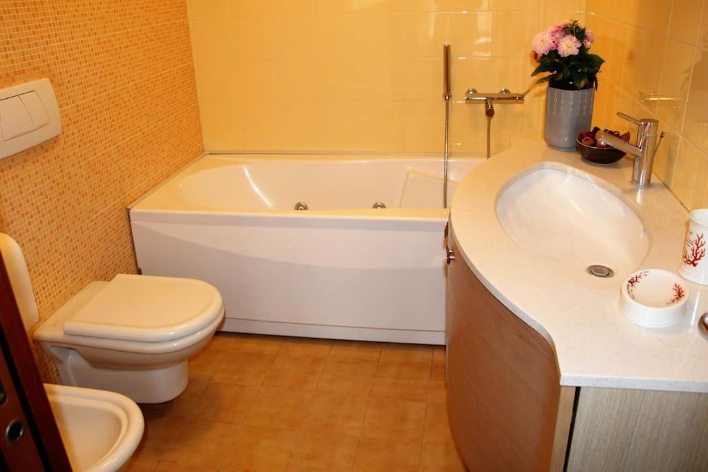 Frally Intero Alloggio, Appartamento. Appartement Rimini